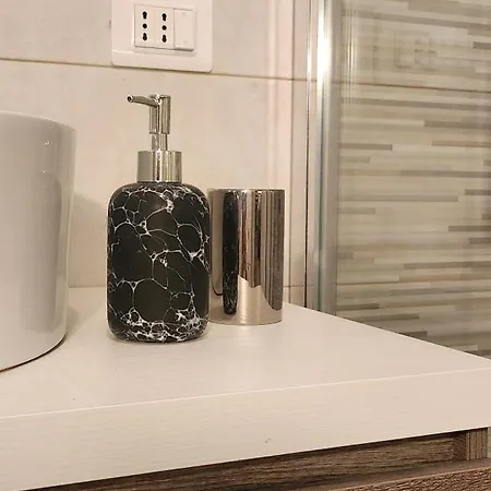 ベッド・アンド・ブレックファスト Comfort Malpensa Check In H 24 Posto Auto Privato 4*