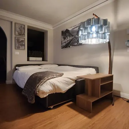 Comfort Malpensa Check In H 24 Posto Auto Privato ベッド・アンド・ブレックファスト 4*